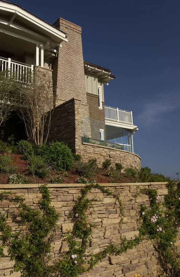 ES_Rustic-Ledge_Sequoia_ext_montage_corner-detail